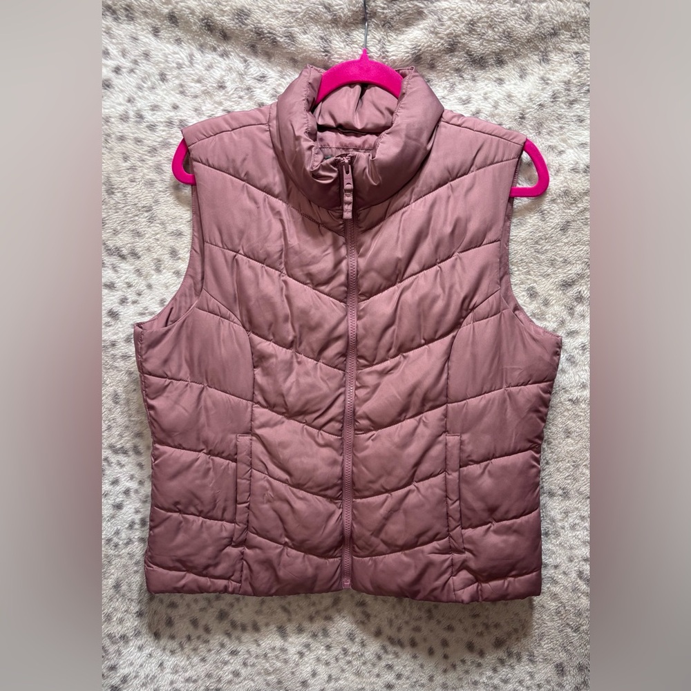 AÉROPOSTALE PUFFER VEST.